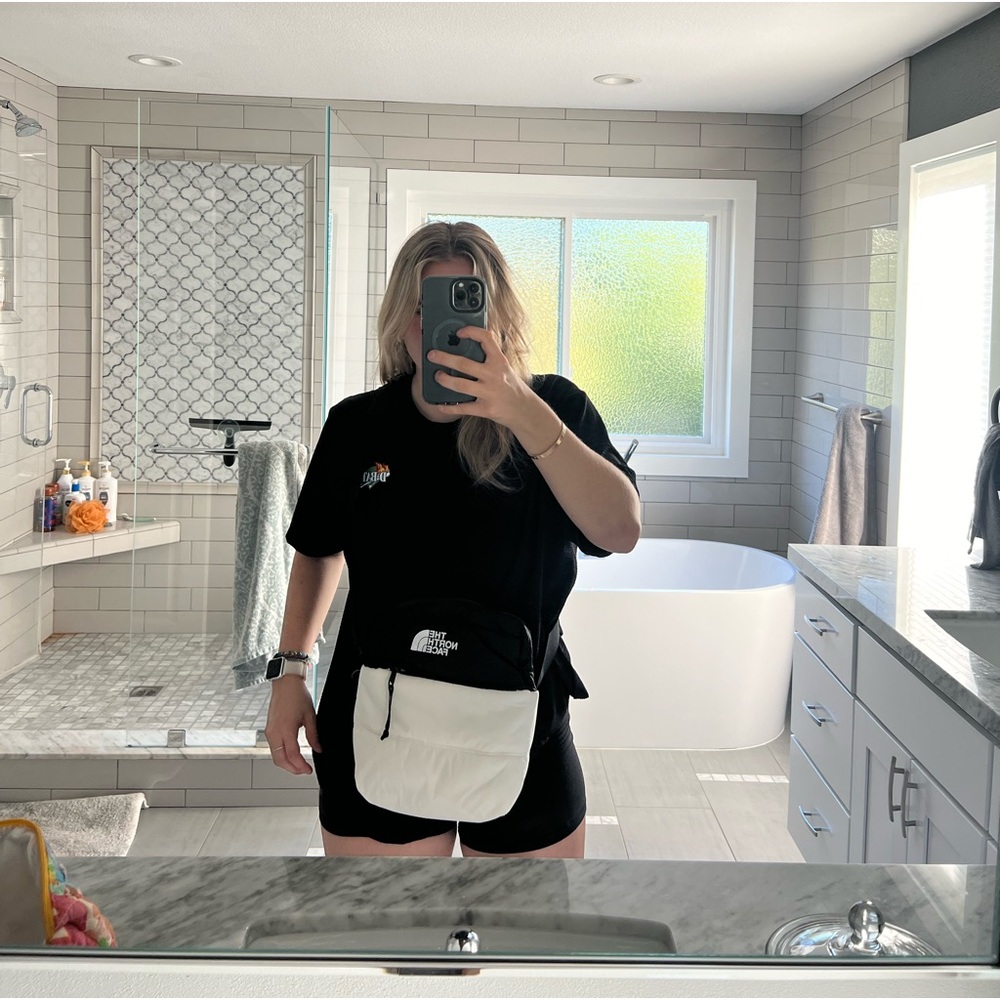 North Face - cross body puffer bag - black & white. So so cute!!! 🤍🖤